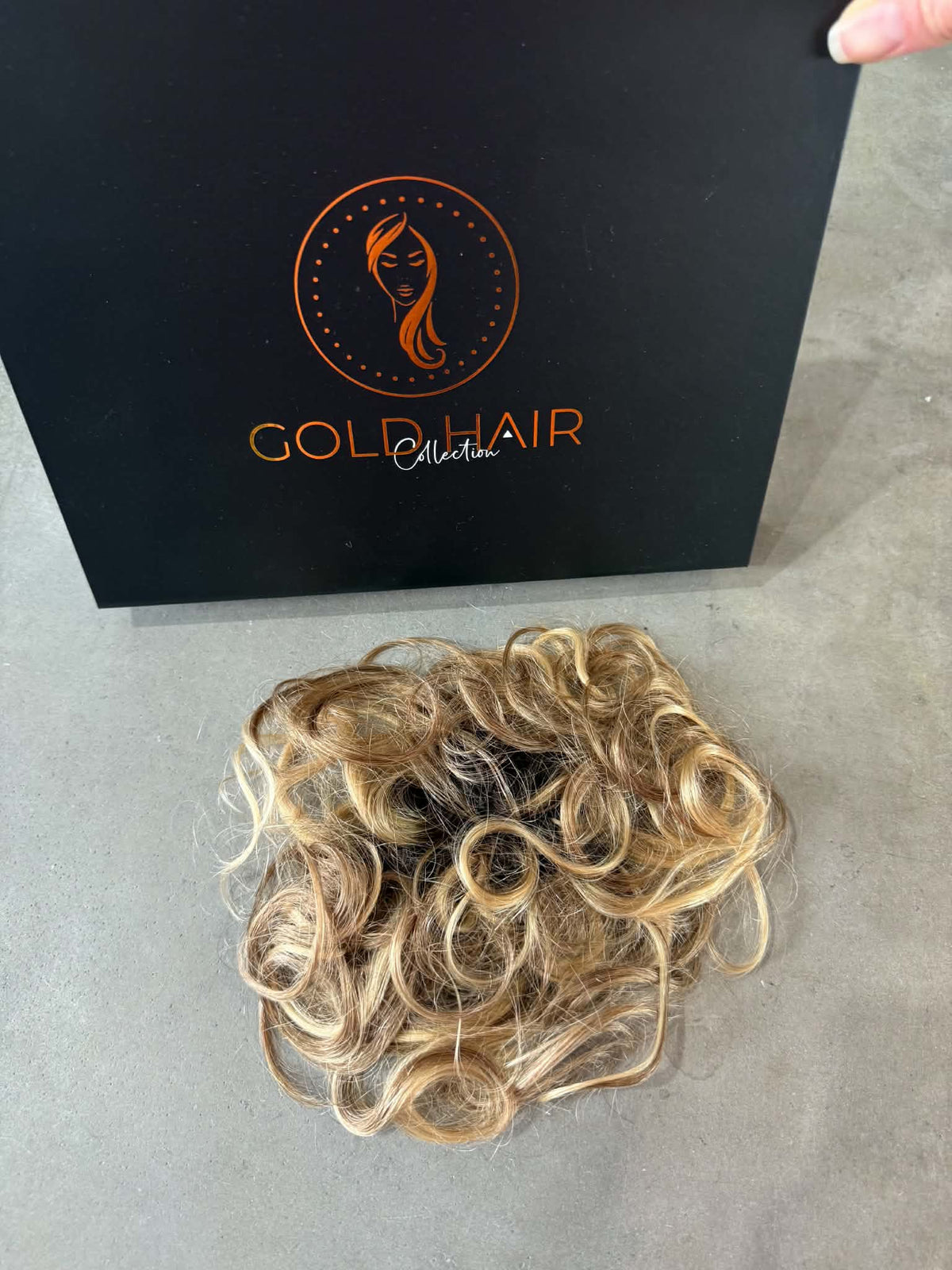 Sally human hair scrunchie in blonde balayage – 100% human hair | Gold Hair Collection